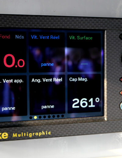 Le Multigraphic II en carbone à bord d'un bateau